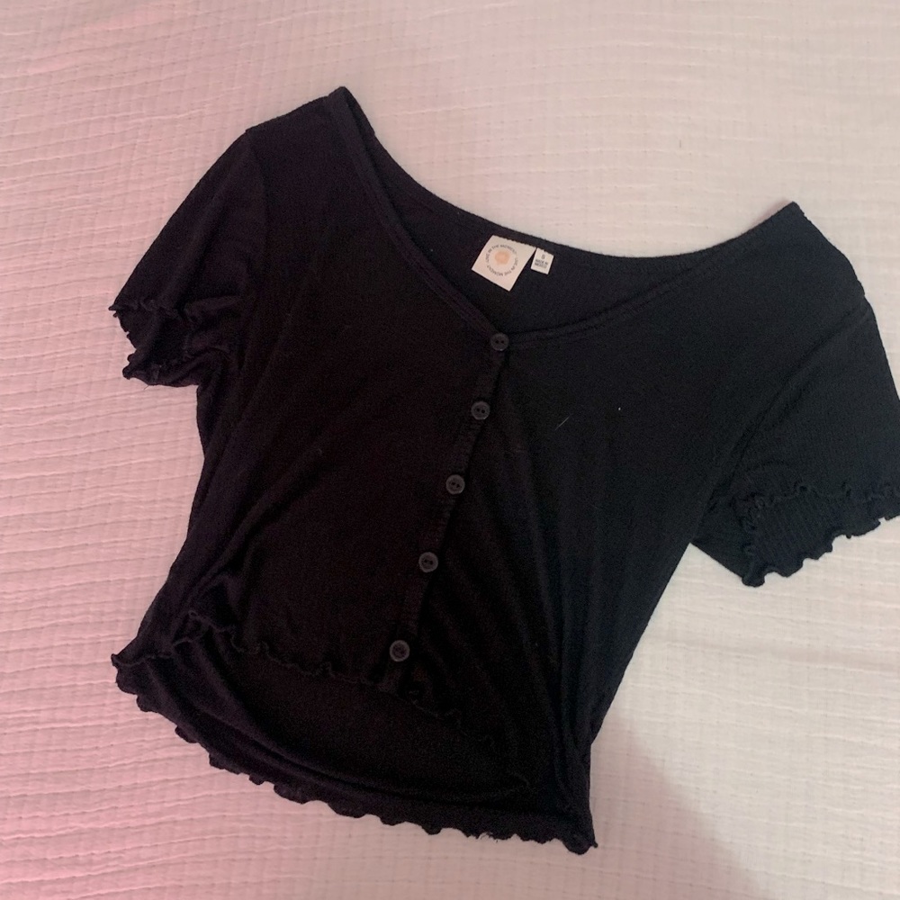 black button top